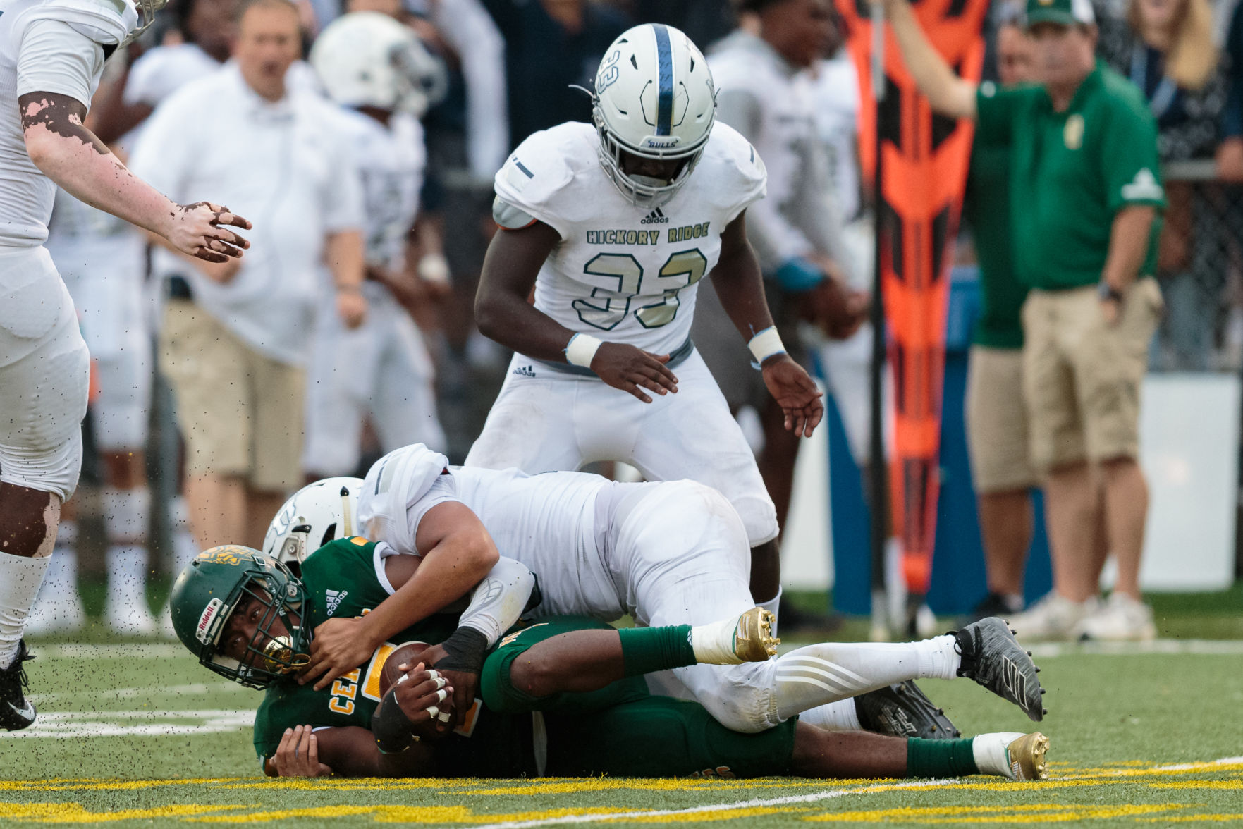 The Ragin' Bulls come from behind in the Battle of the Horns to defeat the Vikings 27-20.